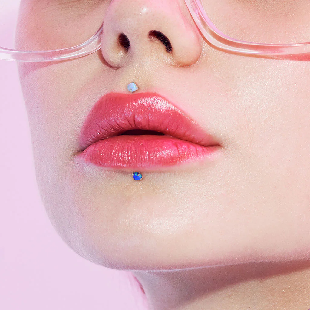 Labret opal okrągły w łapkach srebrny - Image 4